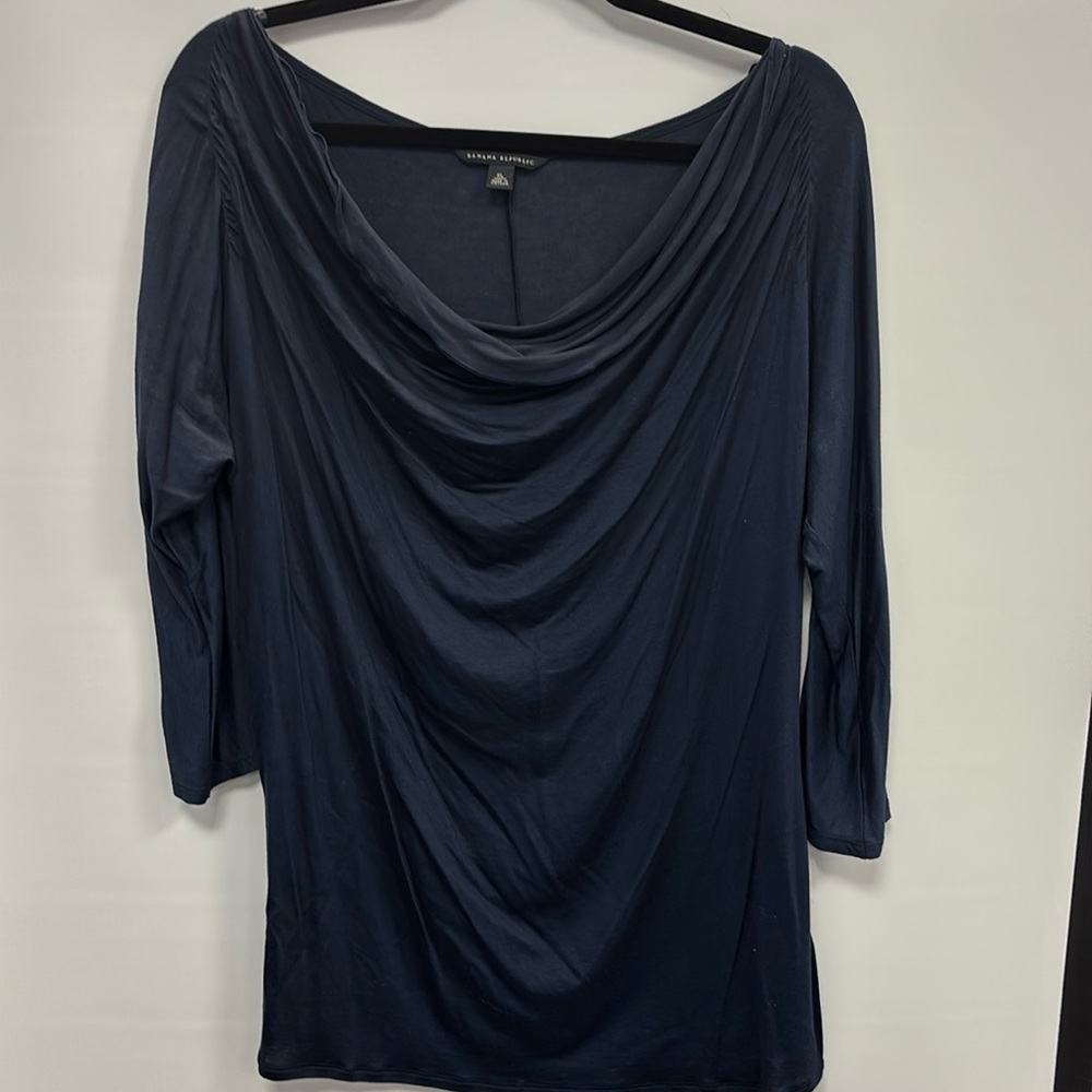 Woman’s Banana Republic Shirt XL